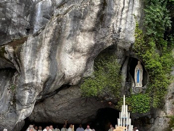 Lourdes pèlerinage 2025 - messe à la grotte