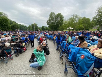 Lourdes pèlerinage 2025 - messe à la grotte