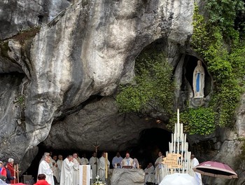 Lourdes pèlerinage 2025 - messe à la grotte